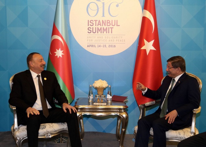 Ilham Aliyev s’est entretenu avec le Premier ministre turc Ahmet Davutoglu